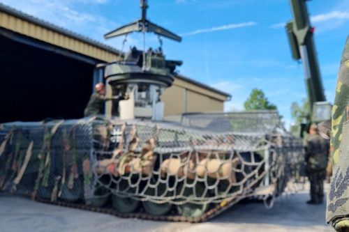 Bwp Marder z osłoną przeciwko bsl podczas demontażu wieży / Zdjęcia: Bundeswehr