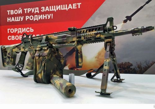 5,45-mm lekki karabin maszynowy RPŁ-20 w kamuflażu Multicam / Zdjęcie: Koncern Kałasznikow