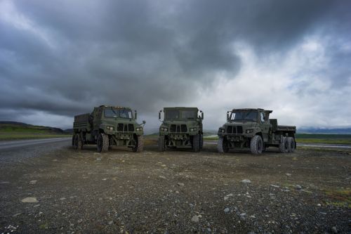 Realizacja umowy powoli Oshkoshowi kontynuować produkcję ciężarówek FMTV A2 do 2030 / Ilustracja: Oshkosh Defense