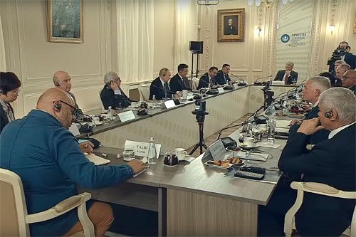 Spotkanie prezydenta FR Władimira Putina z przedstawicielami światowych agencji informacyjnych / Zdjęcie: kadr z filmu SPIEF 2025