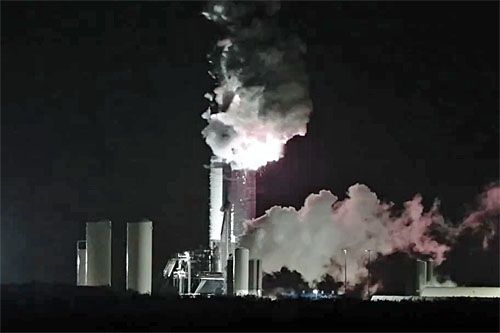 Moment wybuchu pojazdu Starship S36 testowanego przed startem planowanym na koniec czerwca 2025 / Zdjęcie: kadr z filmu SpaceX