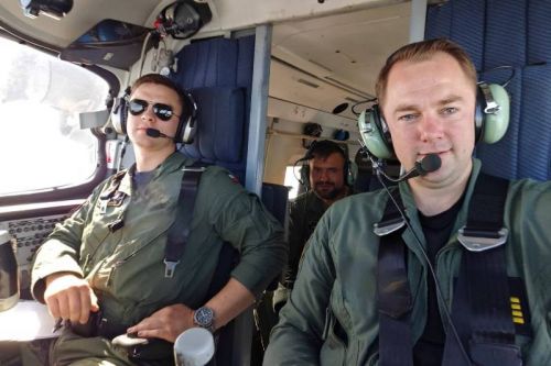 Załoga samolotu An-28TD, która zrealizowała 100. Akcję Serce w wykonaniu Gdyńskiej Brygady Lotnictwa MW / Zdjęcie: kmdr ppor. Marcin Kołodziejski / Facebook Gdyńskiej Brygady Lotnictwa MW