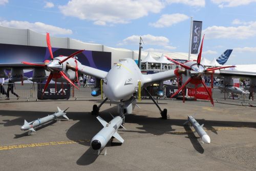 W zakładach Piaggio Aerospace produkowane mają być m.in. tureckie bojowe bezzałogowe statki latające Akinci / Zdjęcie: Bartosz Głowacki 