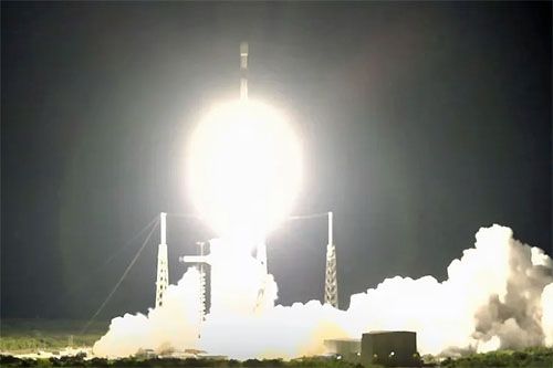 Rakieta nośna SpaceX Falcon 9 startuje z komercyjną misją GTO-1 ze stacji kosmicznej Cape Canaveral na Florydzie, 13 lipca 2025 / Zdjęcie: SpaceX