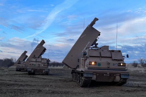 Obecnie francuska artyleria rakietowa opiera się o 9 wyrzutni LRU w składzie 1. Pułku Artylerii / Zdjęcie: 1er Régiment d'Artillerie