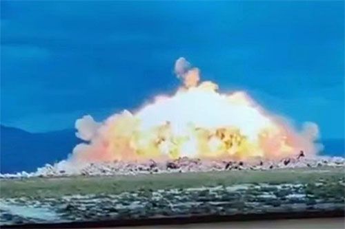 Testowy wybuch tureckiej bomby termobarycznej MK40 Gazap o wagomiarze 2000 lb / Zdjęcie: kadr z filmu MO Turcji