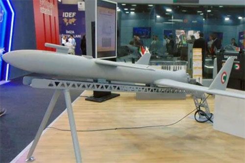 Bezzałogowy bojowy statek latający Safaroog prezentowany przez sudańską Military Industry Corporation podczas targów IDEX-2025 w Stambule / Zdjęcie: via X