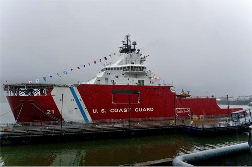 Średni lodołamacz polarny USCGC Storis (WAGB-21) w czasie uroczystości wprowadzenia do służby w US Coast Guard / Zdjęcie: USCG