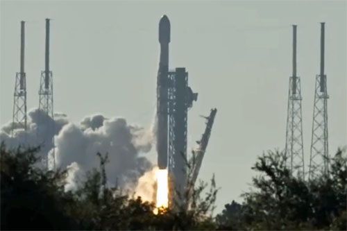 Rakieta nośna SpaceX Falcon 9 z 28 satelitami Starlink 10-20 Group startuje z Kompleksu Startowego 40 na Przylądku Canaveral na Florydzie / Zdjęcie: SpaceX