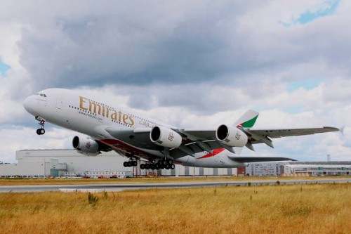 Emirates wykorzystuje już kilkanaście największych A380. Flota przewoźnika składa się ze nowoczesnych i oszczędnych maszyn. Średni wiek samolotów Emirates to niecałe 6 lat / Zjdjęcie: Airbus