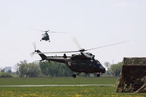 W-3PL Głuszec odlatuje z miejsca akcji po podjęciu uprowadzonego pilota / Zdjęcia: Bartosz Głowacki