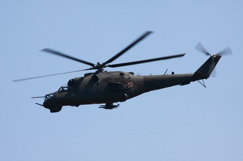 Wsparcie ogniowe zapewnia para Mi-24