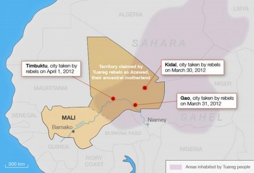 Mapa Mali i sąsiednich państw afrykańskich. Szarym kolorem zaznaczono obszar, zamieszkany przez Tuaregów. Na terytorium Mali pokrywa się on w zasadzie z obszarem północnego Mali, proklamowanym jako Azawad. Czerwonymi punktami oznaczono miasta, zajęte przez rebeliantów. W opisach znajdują się ich nazwy i dni przejęcia przez Tuaregów / Grafika: France24