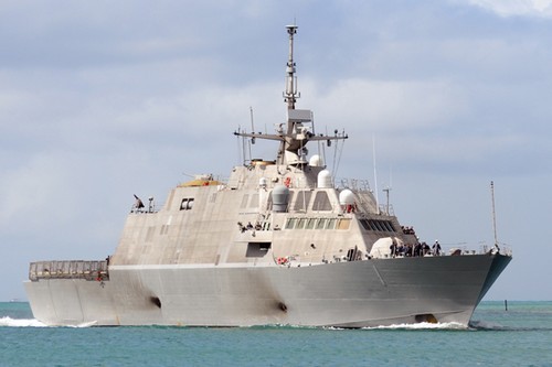 USS Freedom, pierwszy, prototypowy okręt klasy Littoral Combat Ship (LCS) Lockheed Martina jest pozytywnie oceniany przez dowódców US Navy. Według POGO ukrywają oni serię poważnych usterek / Zdjęcie: US Navy