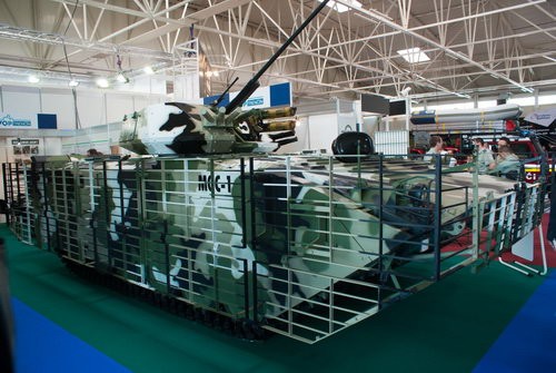 Ciekawa modernizacja BVP-1 przedstawiona przez czeskie przedsiębiorstwo Excalibur Army. Wóz MGC-1 ma pancerz reaktywny i ekrany przeciw pociskom z granatników przeciwpancernych. Propozycja Excalibur Army nadaje staremu bewupowi nieco futurystyczny wygląd