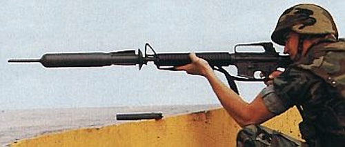 Marines nie po raz pierwszy próbują wprowadzić granaty nasadkowe do uzbrojenia. Ostatni raz miało to miejsce pod koniec lat 1980., gdy poszukiwali lekkiej broni przeciwpancernej. Jednym z proponowanych rozwiązań był RAAM (Rifle-launched Anti-Armour Munition) oferowany przez Lockheed Martin o przebijalności 400 mm RHA / Zdjęcie: Lockheed Martin