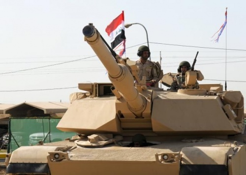 Iracki czołg M1A1M Abrams. Odmiana dostarczana do Iraku jest uproszczona, m.in. pozbawiono ją pancerza z wkładami ze zubożonego uranu /Zdjęcie: U.S. Army
