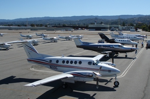 Lotnisko San Carlos w stanie Kalifornia. W USA jest najwięcej zarejestrowanych samolotów lotnictwa ogólnego i stan branży w tym kraju przesądza o sytuacji sektora na całym świecie / Zdjęcie: County of San Mateo