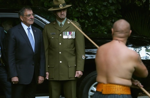 Przebywający w Nowej Zelandii amerykański sekretarz obrony Leon Panetta zapowiedział nową erę w stosunkach wojskowych obu państw / Zdjęcie: NCPR