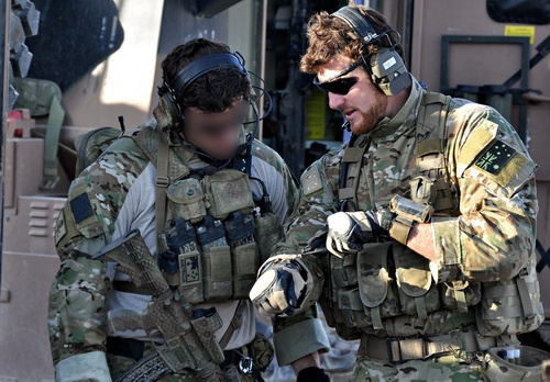 Od stycznia 2009 testowano w Afganistanie oryginalny wzór MulitCam z mundurami G3 (na zdjęciu żołnierze jednostki specjalnej SAS(R)), zanim ADF zamówiło 5 tys. kompletów zmodyfikowanego umundurowania OCU w tym kamuflażu / Zdjęcie: Australijskie MO