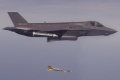 Brytyjski pilot F-35B zrzuca Paveway IV
