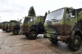 Serbska armia odbiera samochody ciężarowe