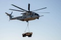 CH-53K przenosi JLTV
