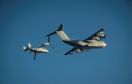A400M tankuje Ospreya