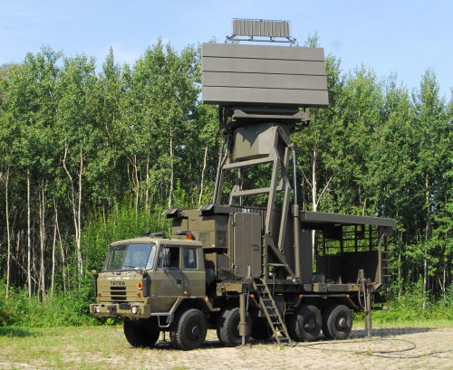 W lipcu zakończono odbiór pierwszych 2 radarów mobilnych średniego zasięgu TRS-15 Odra z Przemysłowego Instytutu Telekomunikacji. Trzeci taki radar dla Sił Powietrznych dostarczony ma być w 2009 /Zdjęcie: Grzegorz Hołdanowicz