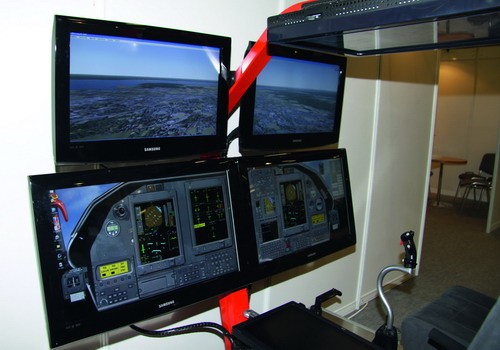 Wirtualny symulator procedur VIPT, przeznaczony do szkolenia załóg latających śmigłowców AgustaWestland AW109/AW139 / Zdjęcie: Bartosz Głowacki