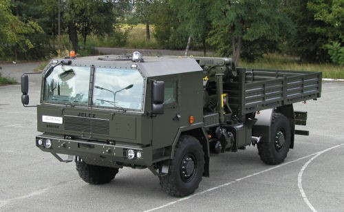 Prototyp samochodu ciężarowego średniej ładowności wysokiej mobilności Jelcz 442 w układzie 4x4 /Zdjęcia: Jelcz-Komponenty