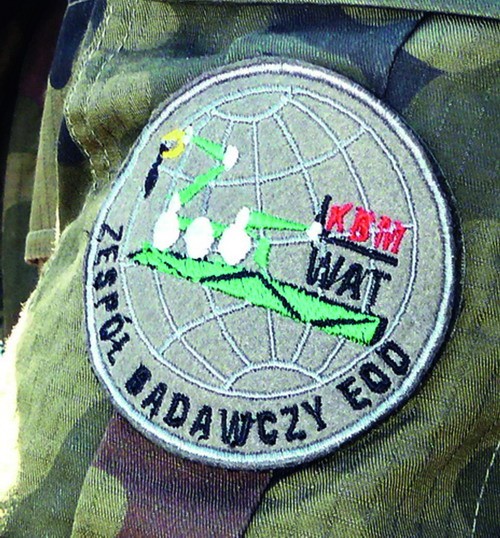 Naszywka Zespołu Badawczego EOD Katedry Budowy Maszyn WAT, zajmującego się tworzeniem inżynieryjnego robota wsparcia