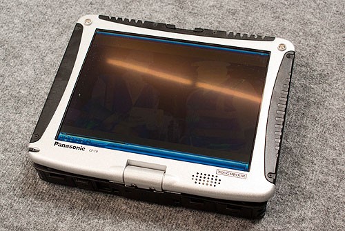 Po obróceniu ekranu, notebook zamienia się w tablet