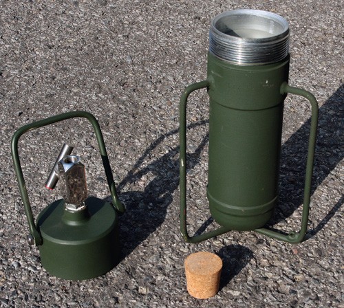 Gazoszczelny pojemnik przeciwwybuchowy Anka, przeznaczony do  bezpiecznego przechowywania i transportu materiałów wybuchowych oraz  chemicznie i biologicznie czynnych 