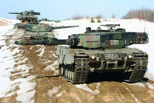 Polskie Leopardy 2A4 pozostają najbardziej nowoczesnymi czołgami Wojsk Lądowych, choć daleko im do współczesnych standardów. Ich modernizacja jest konieczna, ale do tej pory nie podjęto ostatecznych decyzji o zakresie i terminach przebudowy / Zdjęcie: MON