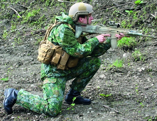 Propozycja nowego munduru polowego armii holenderskiej w nowym kamuflażu jest dziełem Polaków z norweskiego NFM zadomowionego w pomorskim Potęgowie / Zdjęcie: NFM