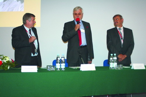 Gospodarze konferencji – od lewej Stanisław Natkański, Ryszard Kardasz oraz Henryk Madura – przedstawili zebranym gościom zalety wynikające z rozwijania krajowych technologii termowizyjnych