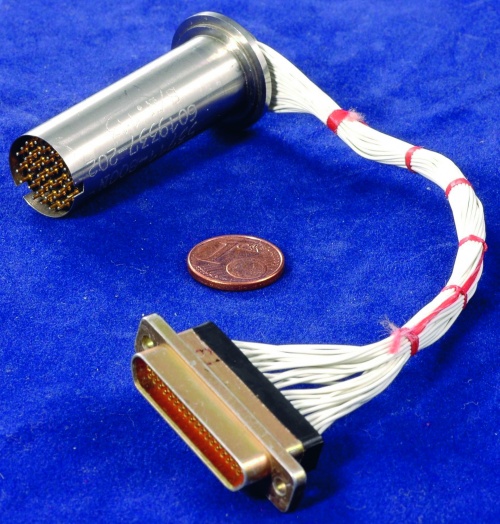 Miniaturowe elektryczne złącze obrotowe stosowane w międzykontynentalnych pociskach rakietowych