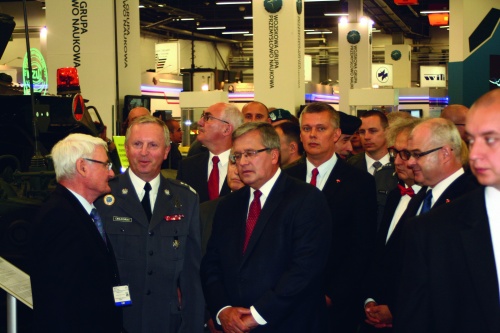 Prezydent odwiedził hale MSPO w towarzystwie kluczowych przedstawicieli polskiego sektora obronnego / Zdjęcia: Jakub Link-Lenczowski