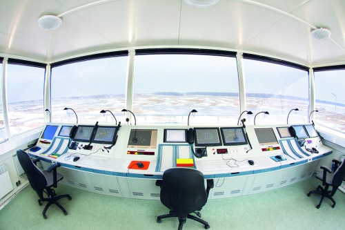 Stanowiska kontrolerów ruchu lotniczego / Zdjęcia: POL-MOT Rail