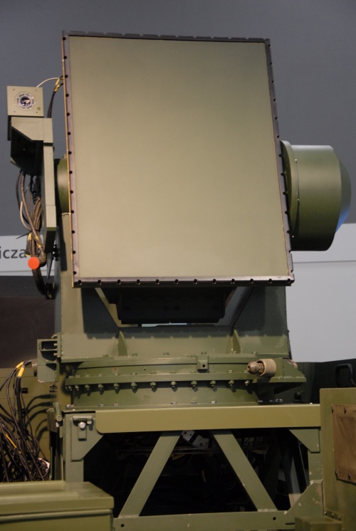Zakończenie badań i wdrożenie do produkcji radaru śledzącego RSKu-235 przewidywane jest do końca 2013. Jest on przeznaczony do współpracy z radarem wykrywającym średniego zasięgu Soła / Zdjęcia: Zdzisław Zieliński