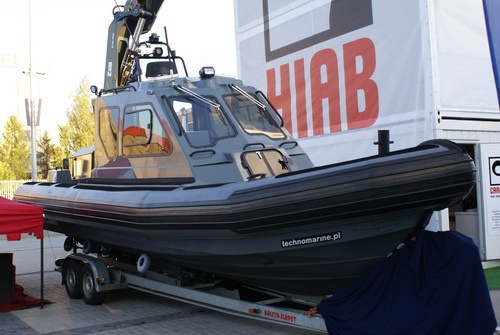 Prezentowana przez Techno Marine w Kielcach łódź hybrydowa rodziny TM-825 (IBC) / Zdjęcie: Michał Jarocki