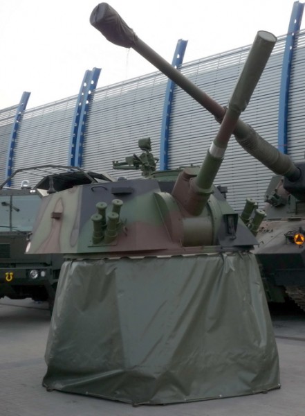 Moździerz systemu MAHSW zainstalowany już na zmodyfikowanej wieży wziętej ze 122 mm haubicy 2S1