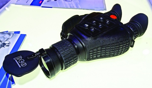 Lornetka NPL-1T wyposażona jest w bolometryczny detektor generacji 3,5 o rozdzielczości 640x480. Pole widzenia urządzenia wynosi 12°x9° lub 6°x4,5° z nasadką 2x. Czułość NETD<55mK / Zdjęcie: Remigiusz Wilk
