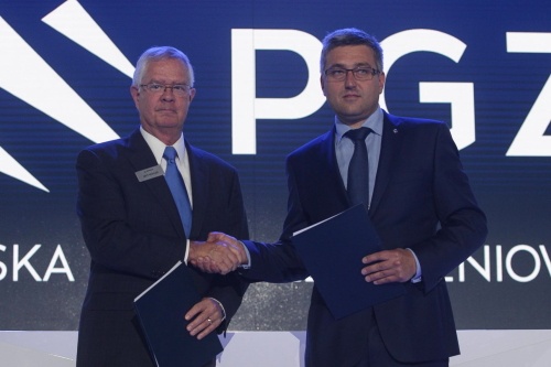 Porozumienie o współpracy sygnowali Jeff Kohler, wiceprezes ds. rozwoju międzynarodowego Boeinga i Wojciech Dąbrowski, Prezes Zarządu PGZ / Zdjęcie: PGZ