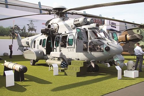 Airbus Helicopters wystawia w Kielcach śmigłowiec wielozadaniowy H225M z 5e Régiment d'Hélicoptères de Combat (5e RHC, pułku śmigłowców bojowych) Aviation Légère de l’Armée de Terre (ALAT, lotnictwa lekkiego wojsk lądowych) z bazy lotniczej Pau / Zdjęcie: Bartosz Głowacki