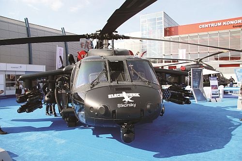 Uzbrojony śmigłowiec S-70i Black Hawk prezentowany na wystawie MSPO 2016 / Zdjęcie: Bartosz Głowacki