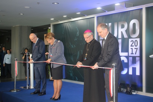 Uroczyste przecięcie wstęgi. Od lewej: Prezes Zarządu MTG Andrzej Kasprzak, nadinsp. Helena Michalak, Zastępca Komendanta Głównego Policji i Przewodnicząca Rady Programowej Europoltech, arcybiskup Sławoj Leszek Głódź, Metropolita Gdański i Wojewoda Pomorski Dariusz Drelich / Zdjęcie: Michał Jarocki