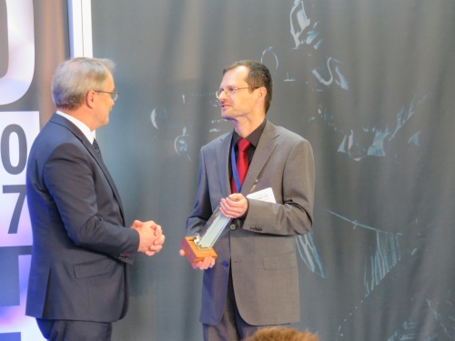 Wręczenie nagrody Laur Graniczny dla przedstawiciela AGH, dr. hab. inż. Marka Kisiel-Dorohinickiego. Odebrał on również główne wyróżnienie Policji