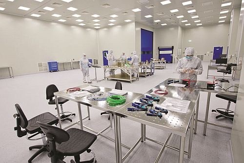 Kompleks pomieszczeń sterylnych we wchodzących w skład koncernu Airbus zakładach PZL Warszawa-Okęcie / Zdjęcia: Airbus 